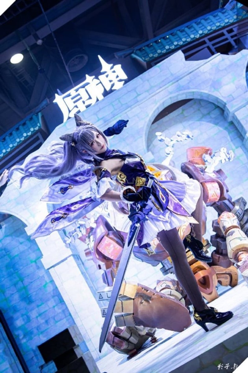 Mỹ nhân cosplay waifu Keqing, Mona trong Genshin Impact, game thủ đua nhau giành cưới! 6