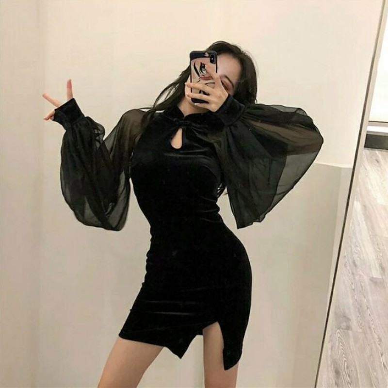 Tạo dáng với chiếc sườn xám cách tân cực độc lạ