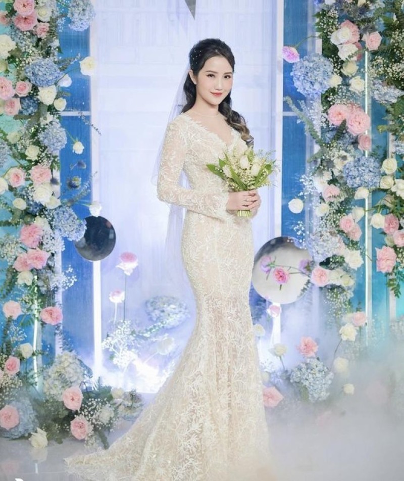 Ba dáng váy cưới kinh điển luôn được lòng dâu hào môn, diện lên là thấy khí chất hơn người - Váy đuôi cá đính đá