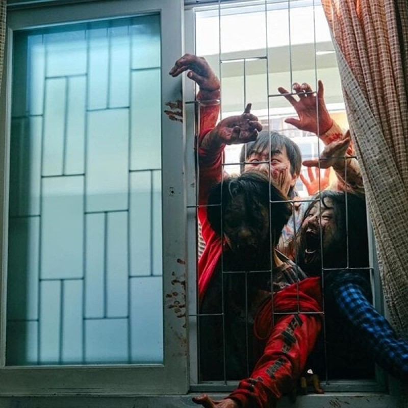 Sự chạy trốn của những người sống sót khỏi đám zombie khát máu