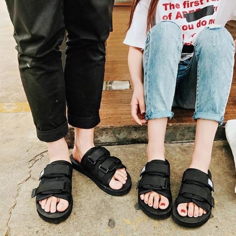 Quần baggy cùng dép quai ngang (Nguồn: Internet)