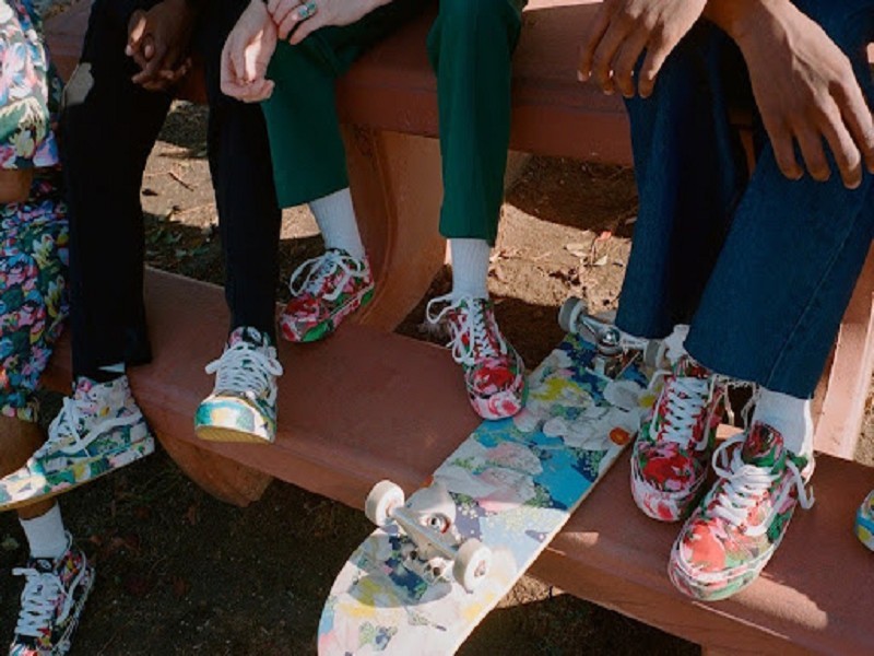 Áo khoác dạ mix cùng quần Jean và Vans