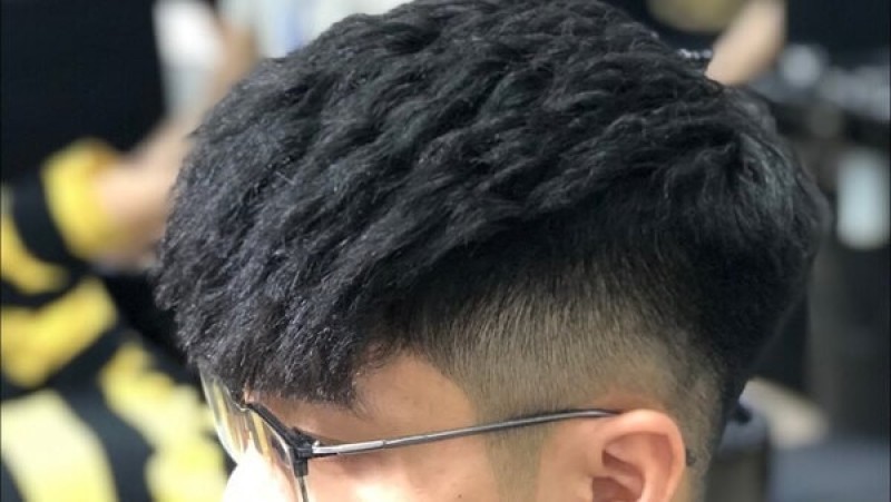 Kiểu uốn tóc Premlock mái dài