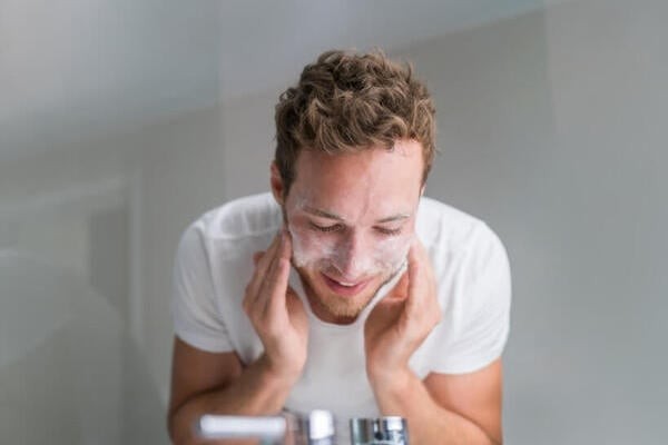 Top 17 Sữa Rửa Mặt Trị Mụn Đầu Đen Cho Nam Tốt Nhất Hiện Nay