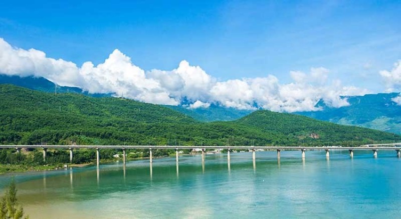 Biển Lăng Cô – được bầu chọn là vịnh biển đẹp nhất thế giới năm 2009