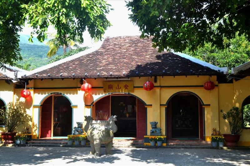 Miếu bà Phi Yến – Địa điểm du lịch tâm linh