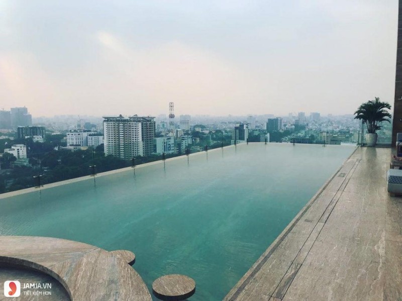 Rooftop Pool Bar - 1, quán cafe view đẹp ở sài gòn