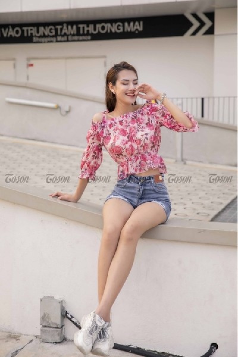 Áo sơ mi trễ vai