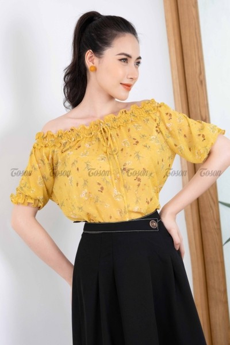 Áo sơ mi trễ vai