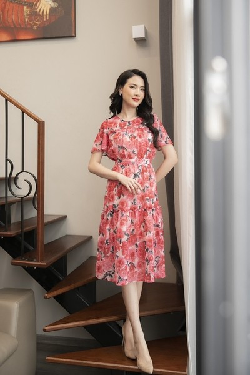 Đầm lụa hoa - chốn công sở bận rộn