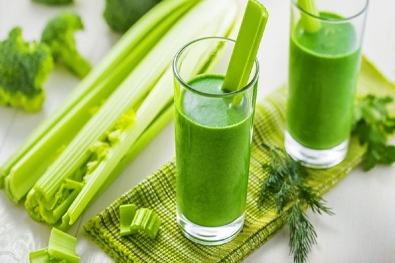 Nước ép cần tây vừa có công dụng giảm cân vừa làm đẹp daNước ép cần tây vừa có công dụng giảm cân vừa làm đẹp da