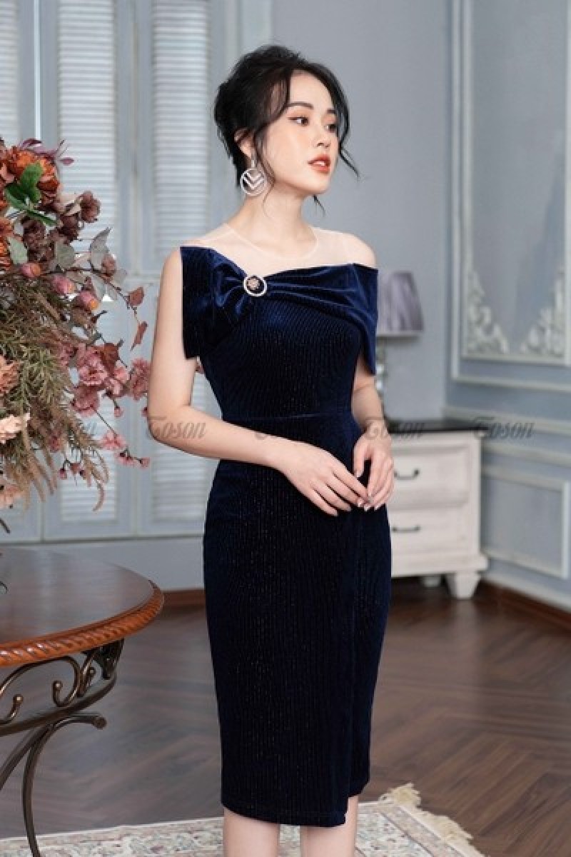 Để mặc đồ nhung đẹp, hãy tiết chế sự rườm rà
