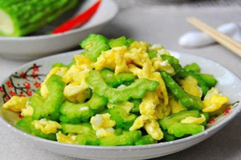 Giảm cân bằng mướp đắng xào trứng