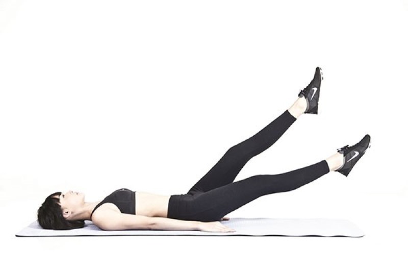 Giảm mỡ chân khi nằm nhờ nâng chân