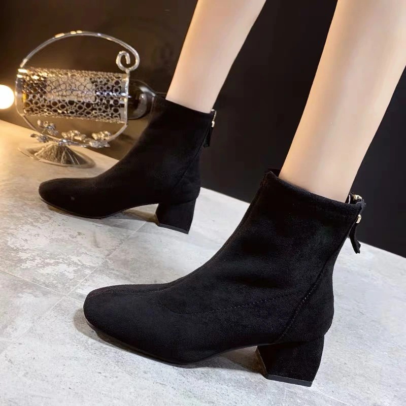 Phối với boot da lộn