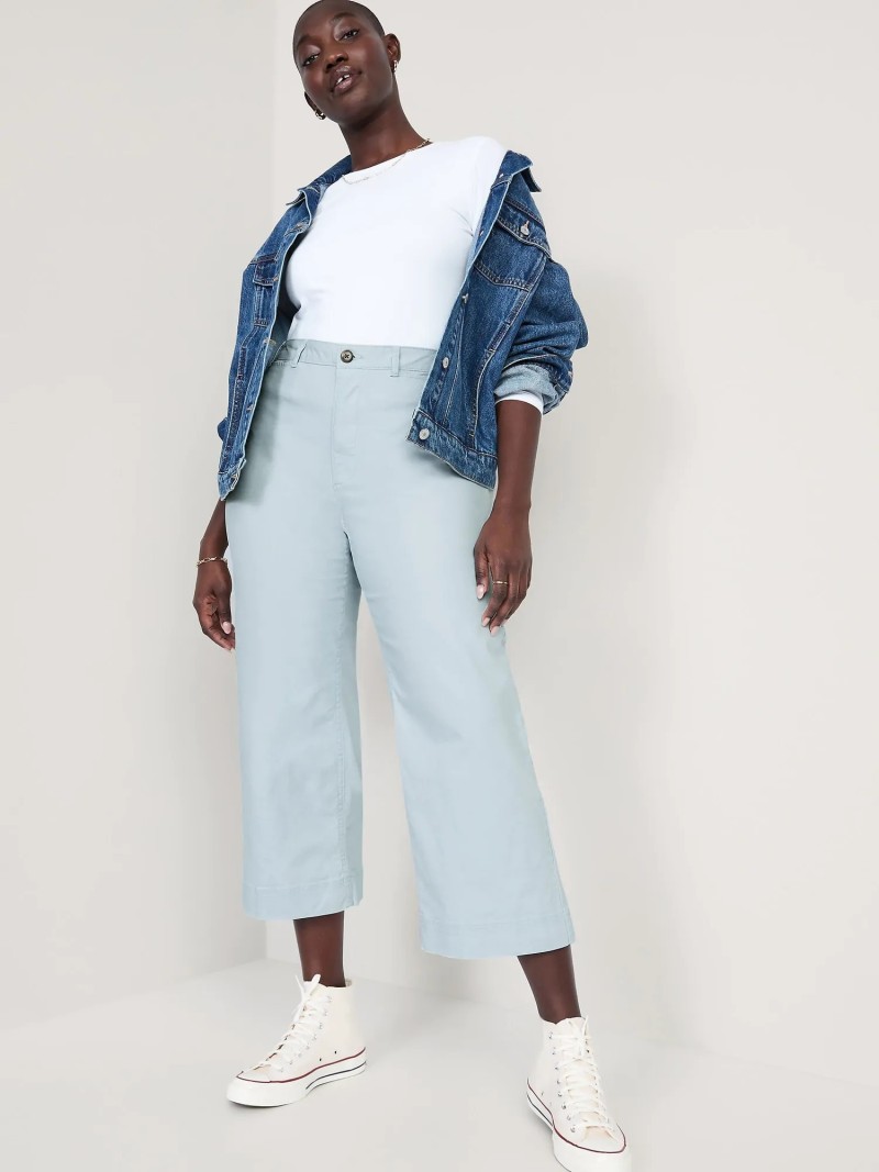 Áo khoác denim phối đồ với quần ống rộng