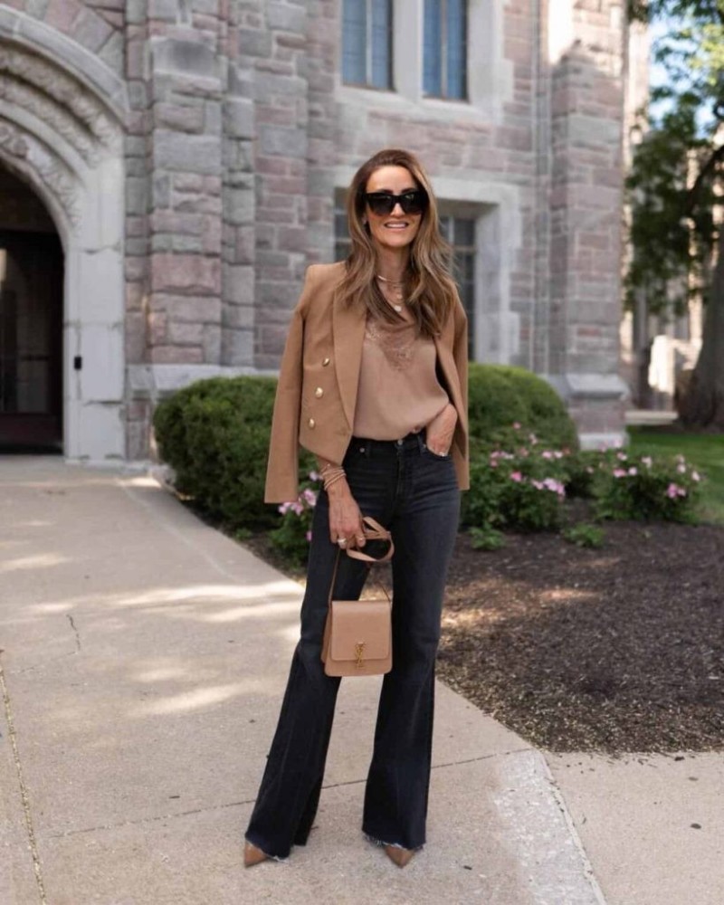 Phối đồ với blazer dáng cropped