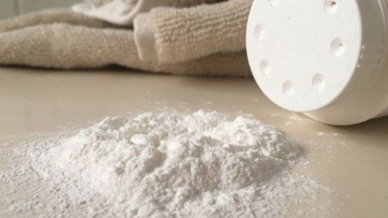 4 Cách Chữa Thâm Nách Hiệu Quả Với Phấn Rôm
