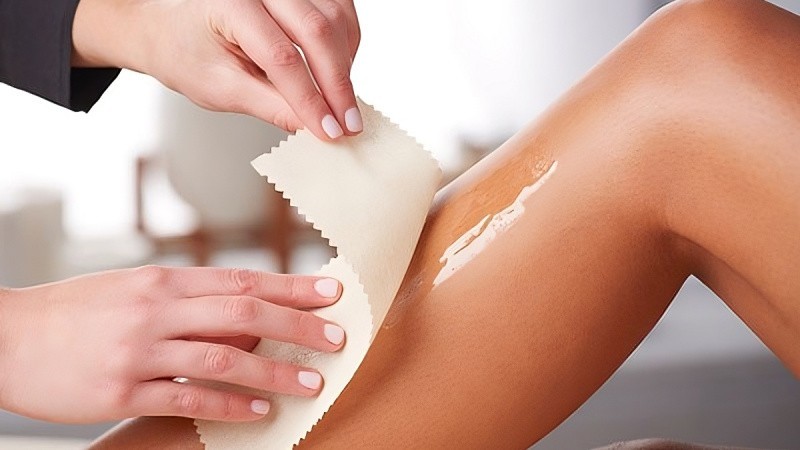 Áp dụng wax lông thay vì cạo, nhổ lông