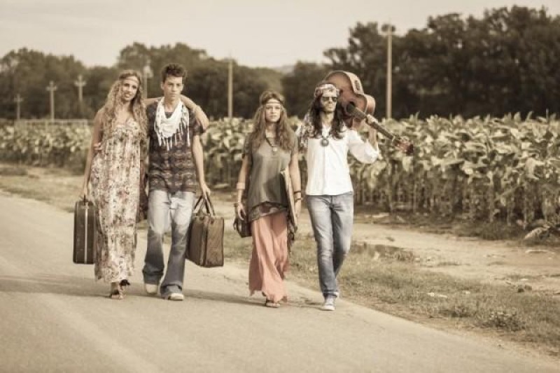 Thời trang hippie và boho-chic lên ngôi trong giai đoạn này.