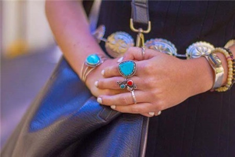 Xanh ngọc vẫn là màu sắc chủ đạo của trang sức bohemian.