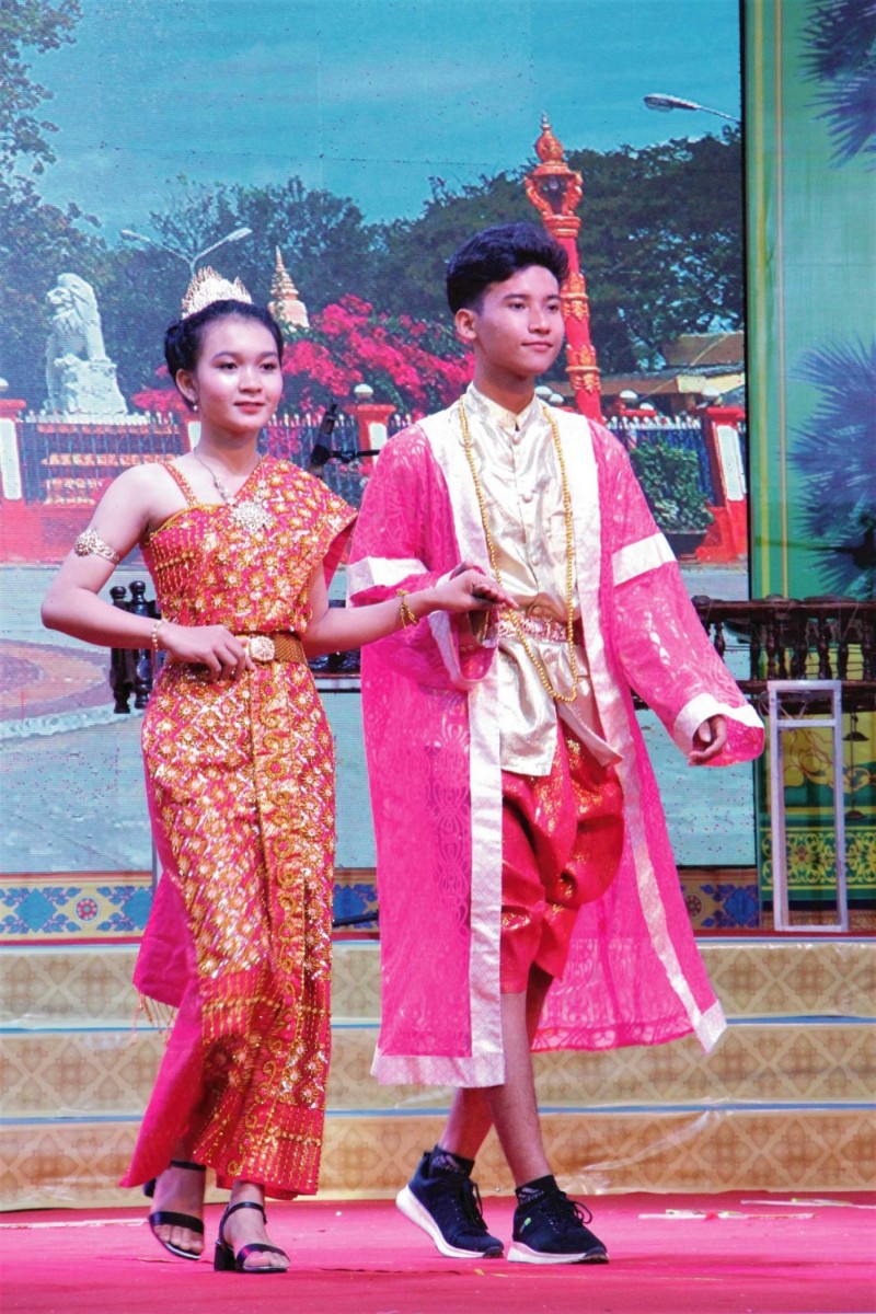 Ngày nay, trang phục cưới của người Khmer được cách tân, biến tấu theo nhiều kiểu mới lạ và đẹp mắt