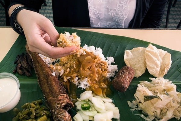 Tại Sao Người Ấn Độ Ăn Bốc, Người Việt Dùng Đũa?