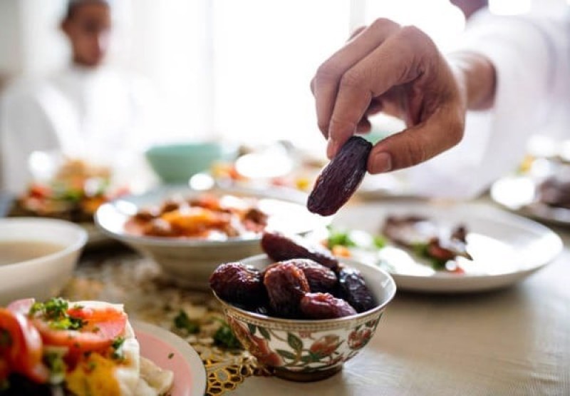 Chà là là loại thực phẩm được ăn đầu tiên trong bữa Iftar