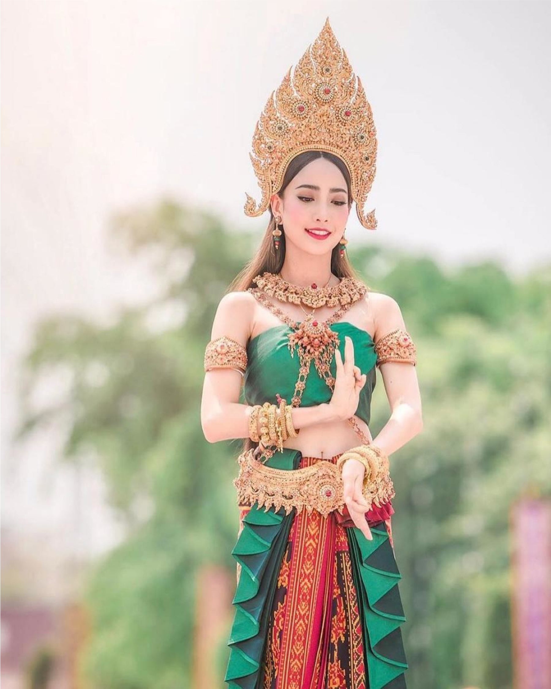 Những Điều Bạn Cần Về Trang Phục Truyền Thống Thái Lan