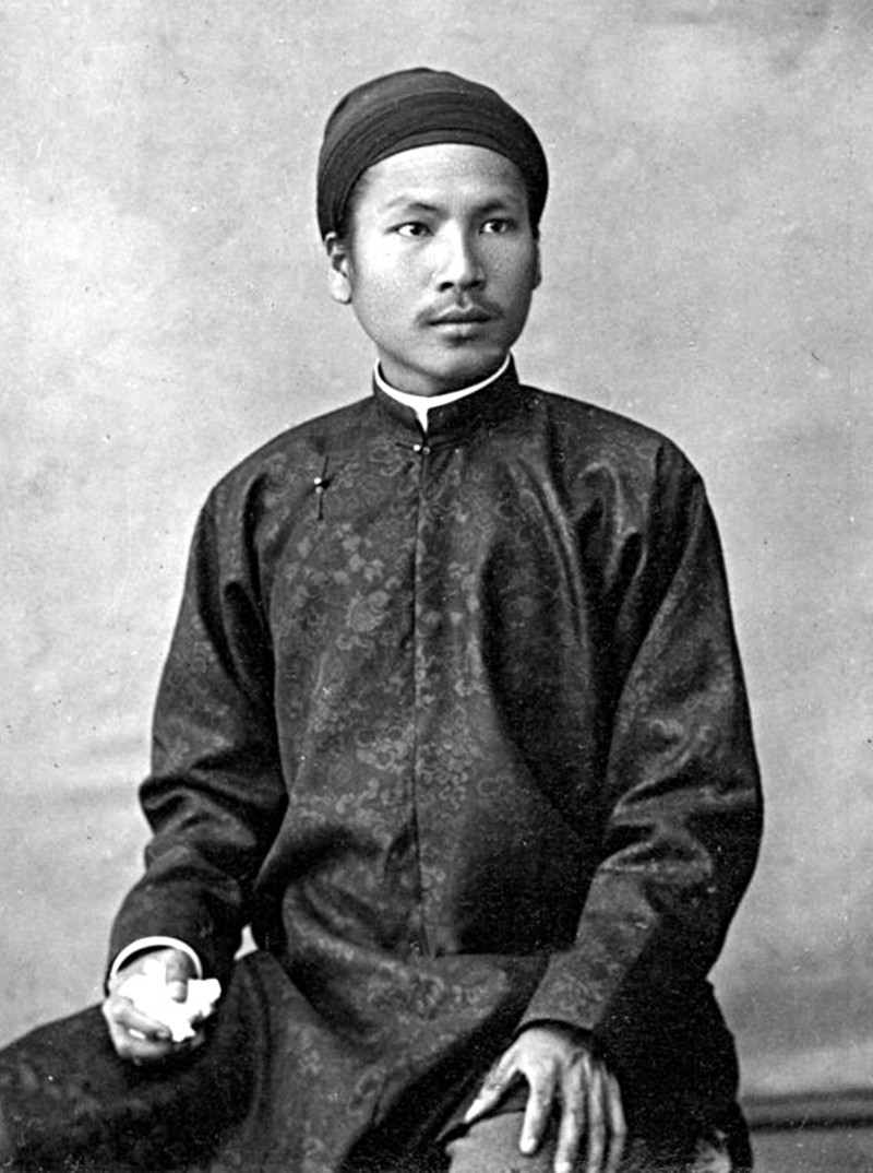  Áo dài ngũ thân truyền thống 