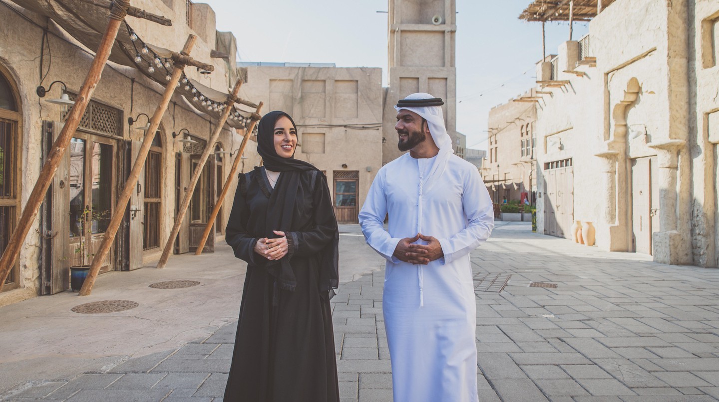 Sự Phức Tạp Của Quốc Phục UAE Và Lưu Ý Cho Khách Du Lịch