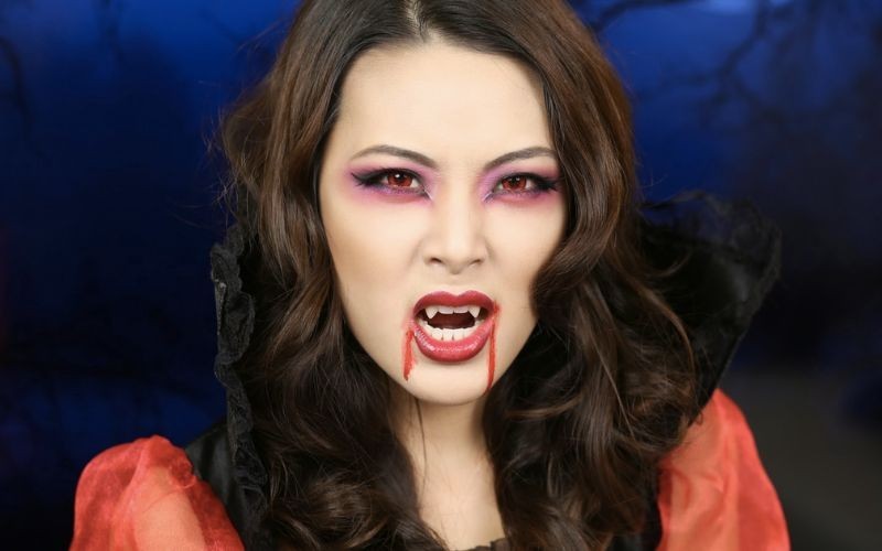 Tuy là ma cà rồng nhưng trông thật quyến rũ
