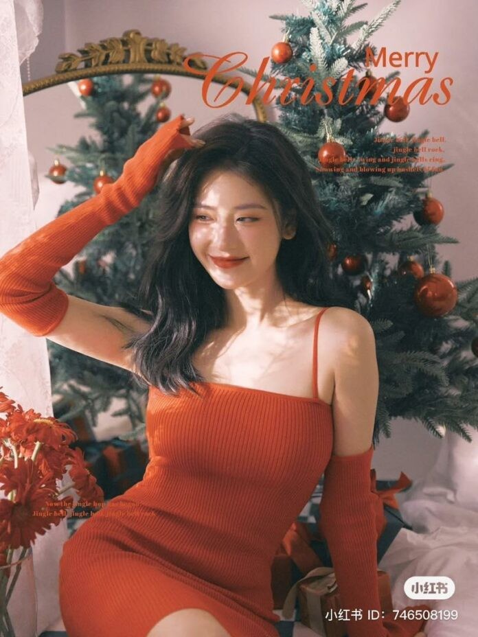 Cách Tạo Dáng Với Cây Thông Noel Hot Nhất Cho Bạn Mùa Giáng Sinh Này