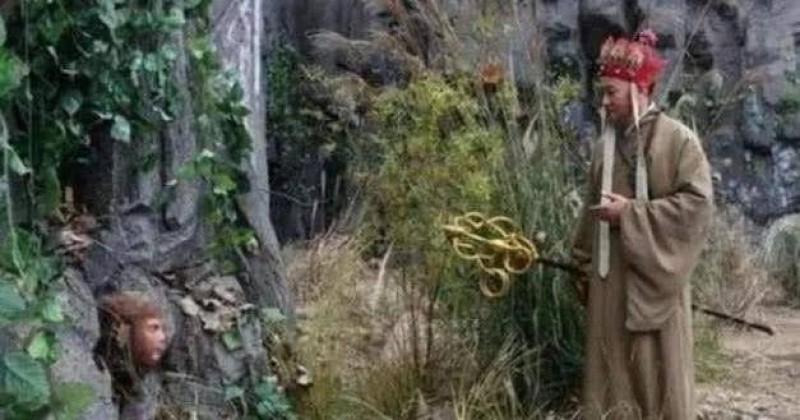 Cảnh Tôn Ngộ Không bị giam 500 năm dưới Ngũ Hành Sơn: Hóa ra Lục Tiểu Linh Đồng phải 