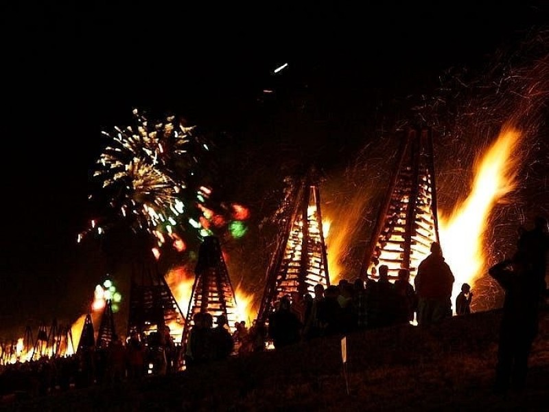 Ngọn lửa giúp ông già Noel tìm được đường đi trong bóng tối. (Nguồn: Getty Images)