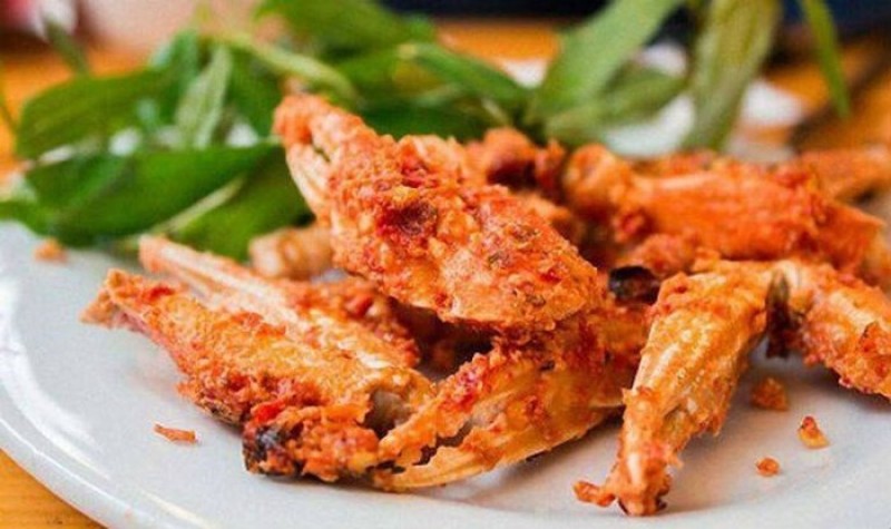 ghẹ cháy tỏi món ăn có màu sắc vô cùng bắt mắt