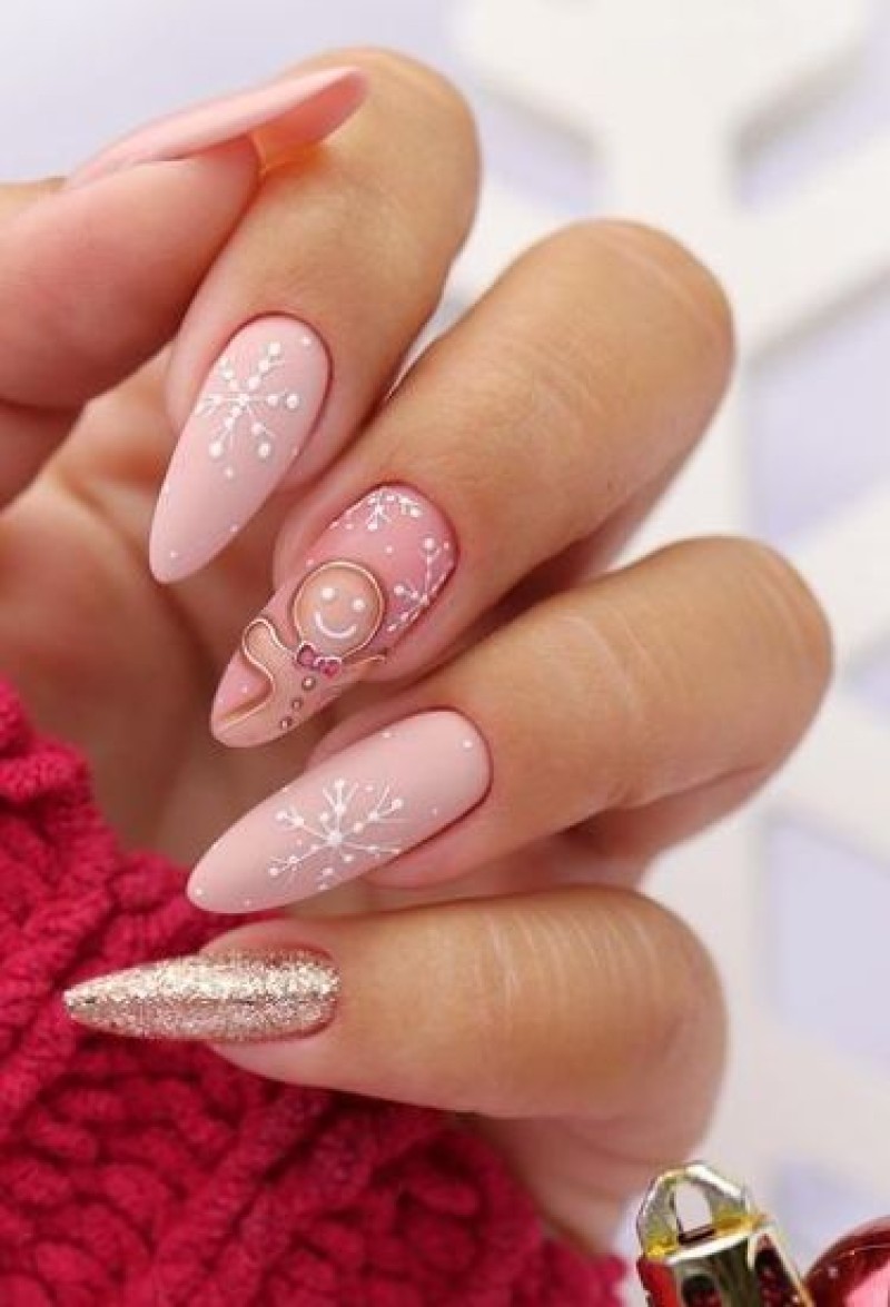 Bộ móng màu hồng sơn lì rất nữ tính