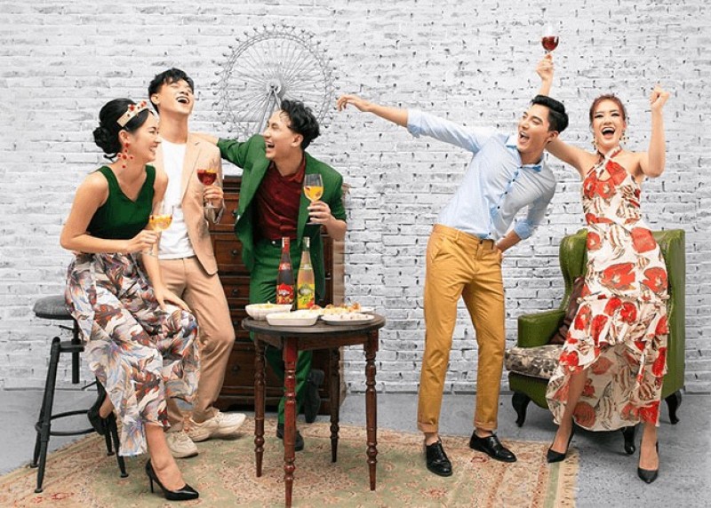 Tích cực tham gia các cuộc vui cùng bạn bè