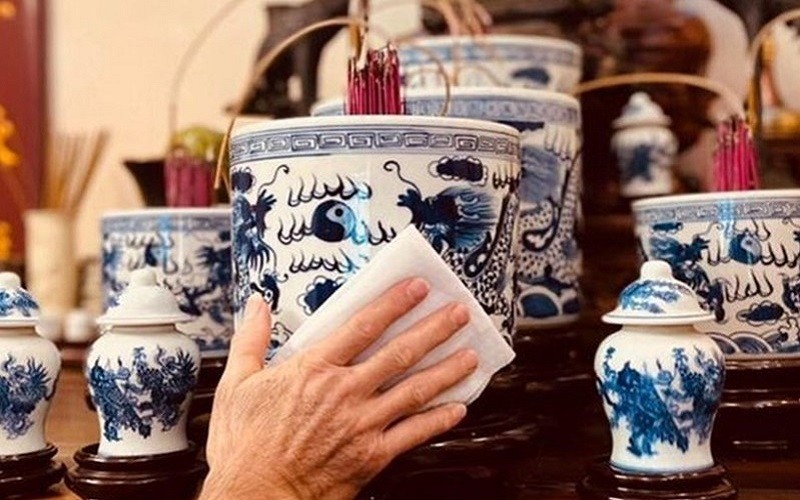 Dùng Nước Gì Để Lau Bàn Thờ Cho Năm Mới May Mắn?