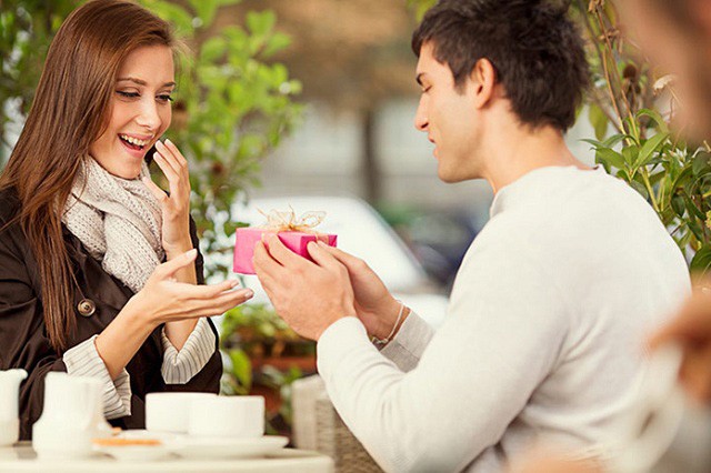 Gợi Ý Quà Tặng Giáng Sinh Dành Cho Bạn Gái Ý Nghĩa Nhất Năm Nay