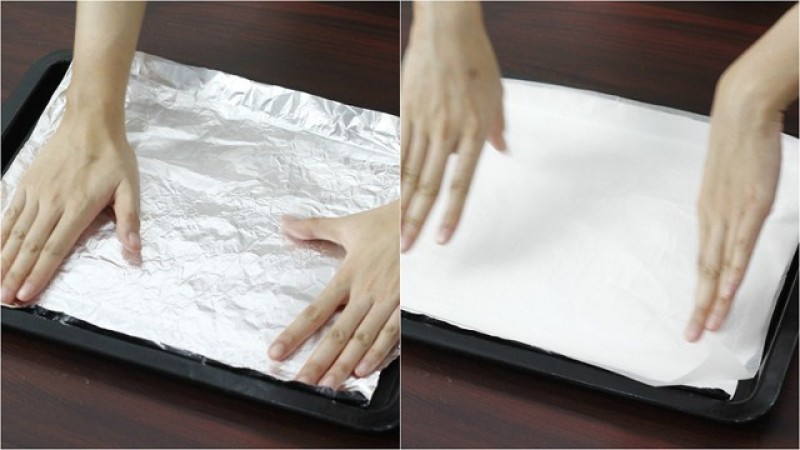 Chuẩn bị khuôn để nướng bánh 