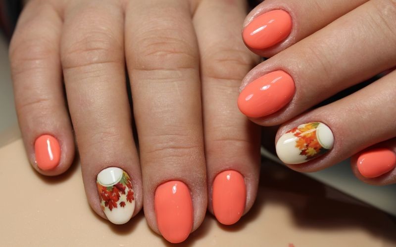 Màu nail vàng kết hợp hồng đào cho da ngăm siêu cute