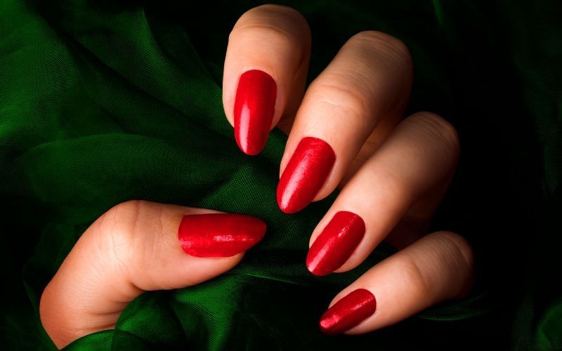 Màu classic red thời thượng cho da ngăm đen