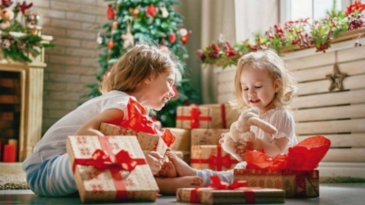 Vào Các Dịp Lễ Đặc Biệt Là Noel Nên Tặng Quà Gì Cho Bé?