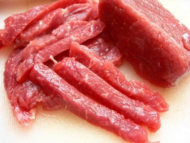 thịt ngon có màu đỏ tươi bạn nhé
