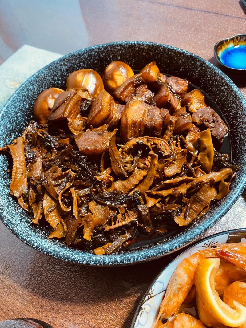 thịt lợn kho măng khô