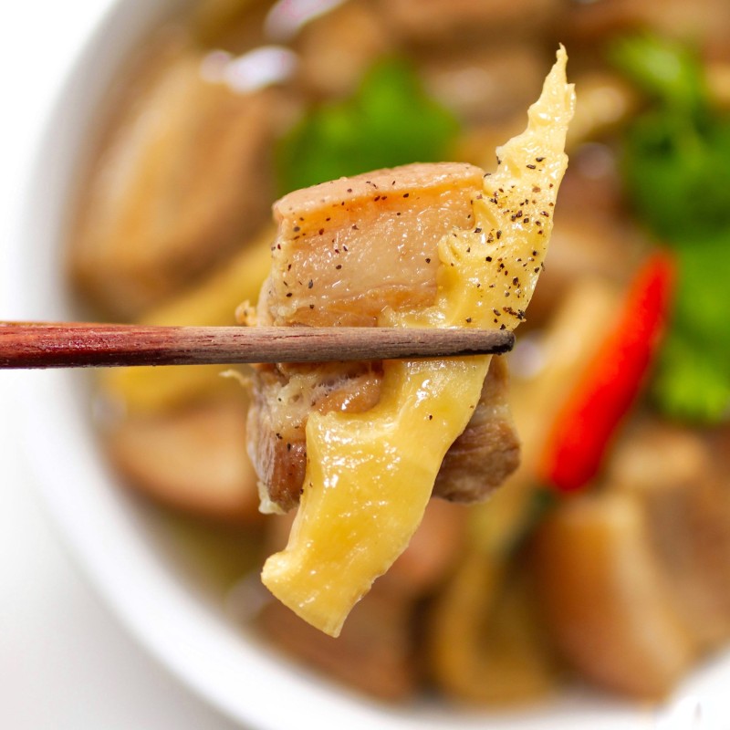 thưởng thức thịt kho măng