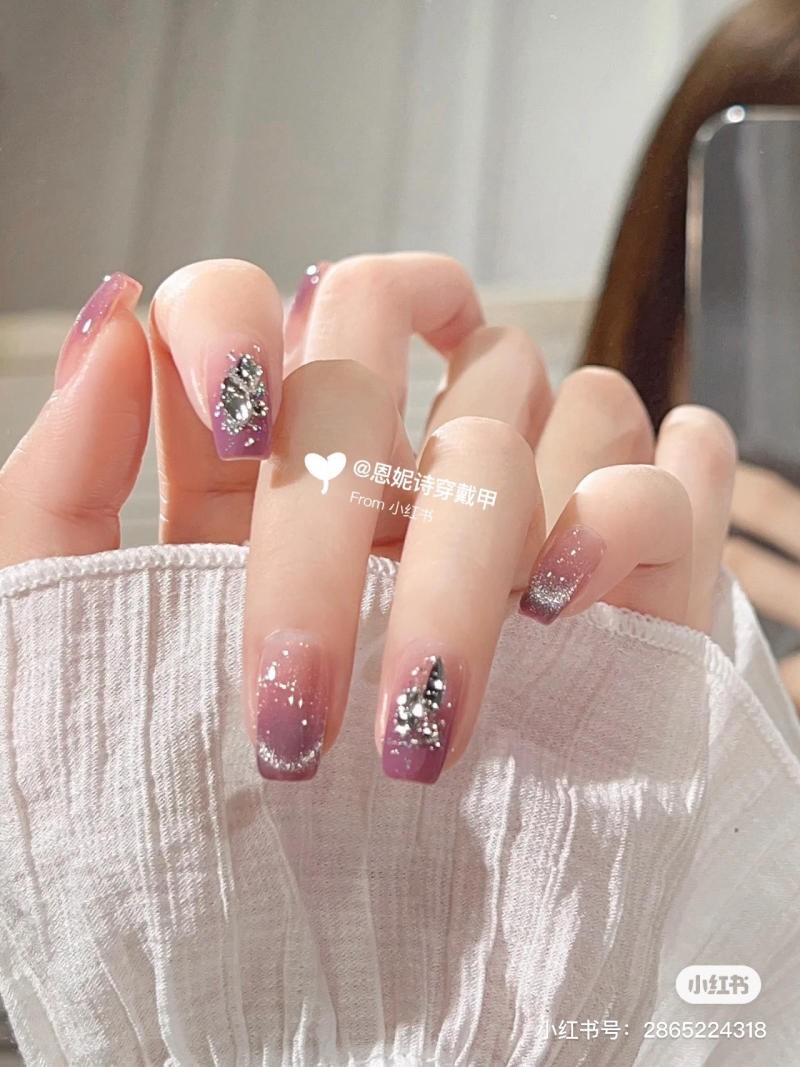 nail màu tím