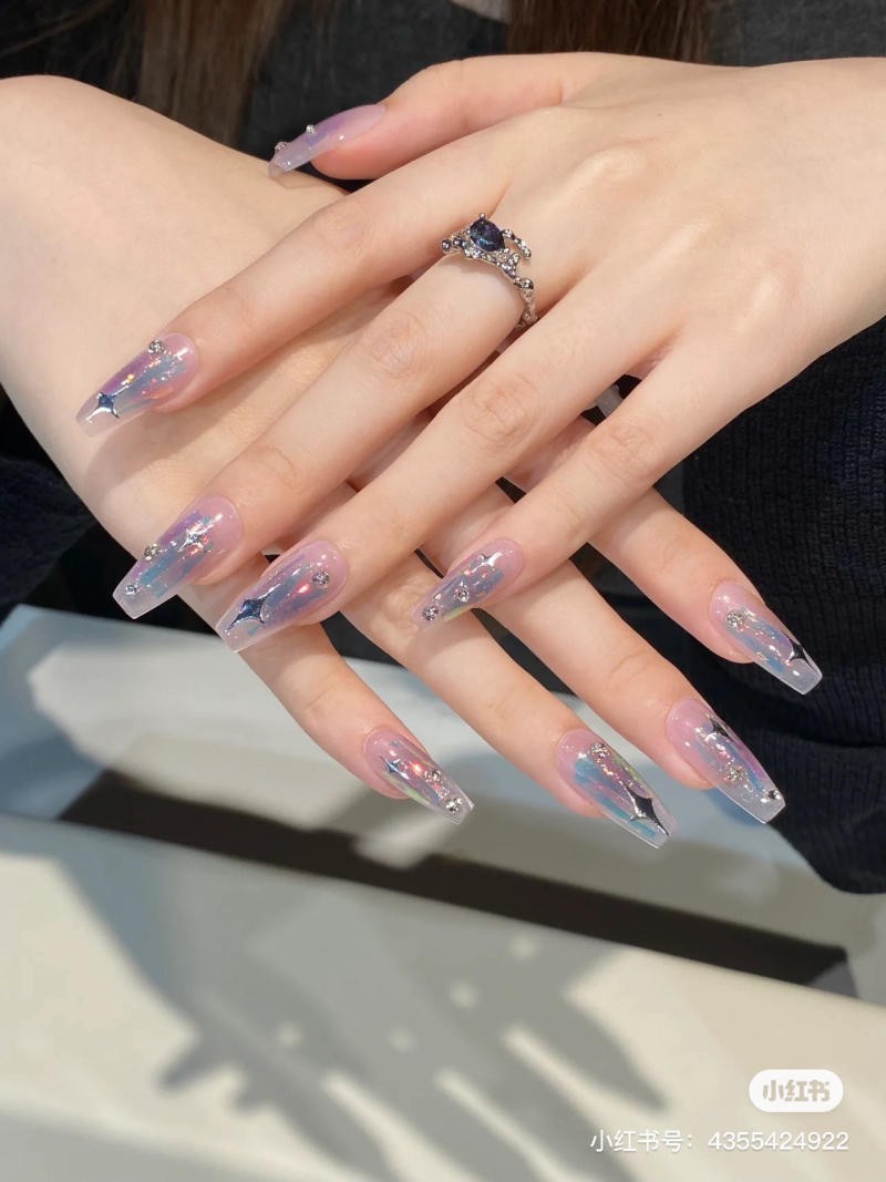 Nail màu tím hot trend 2023
