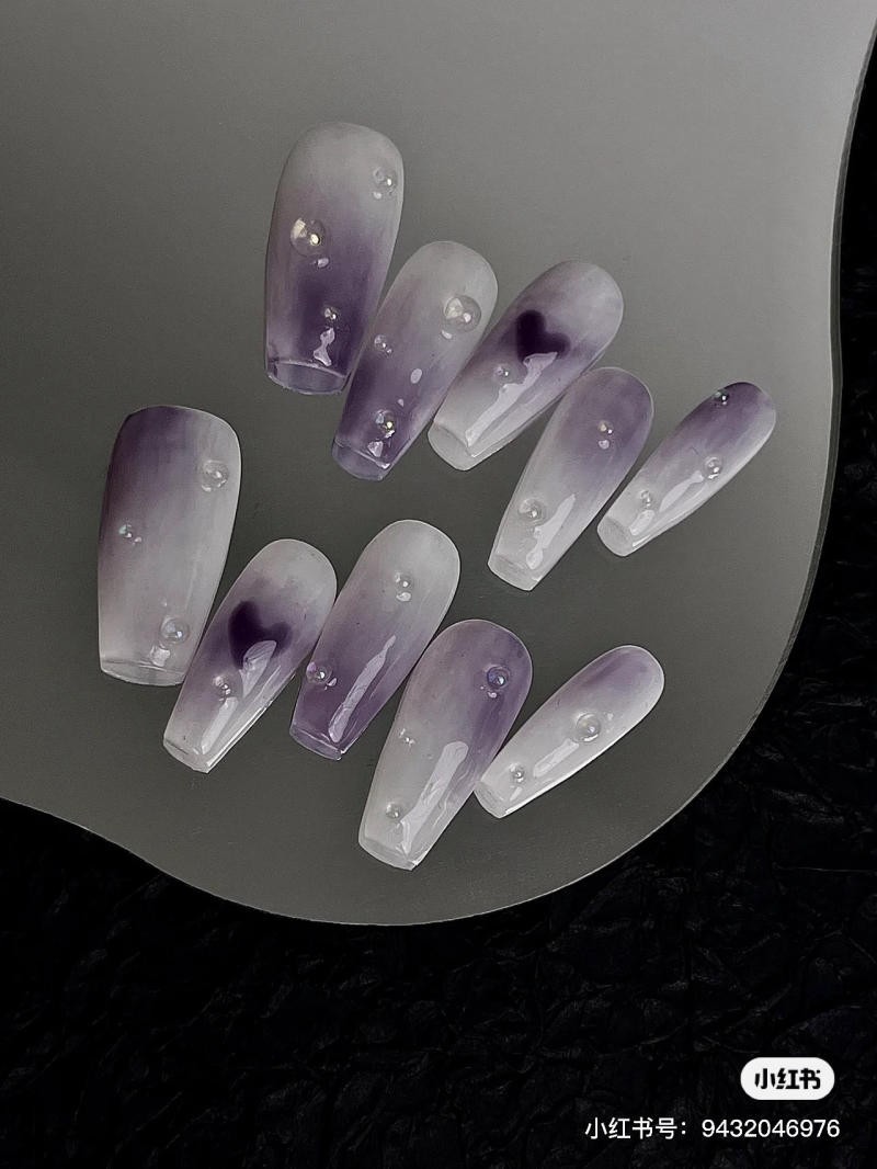 Mẫu nail màu tím xinh ombre